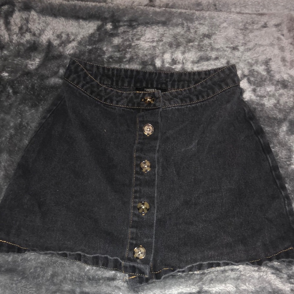 Forever 21 button up denim skirt 😍